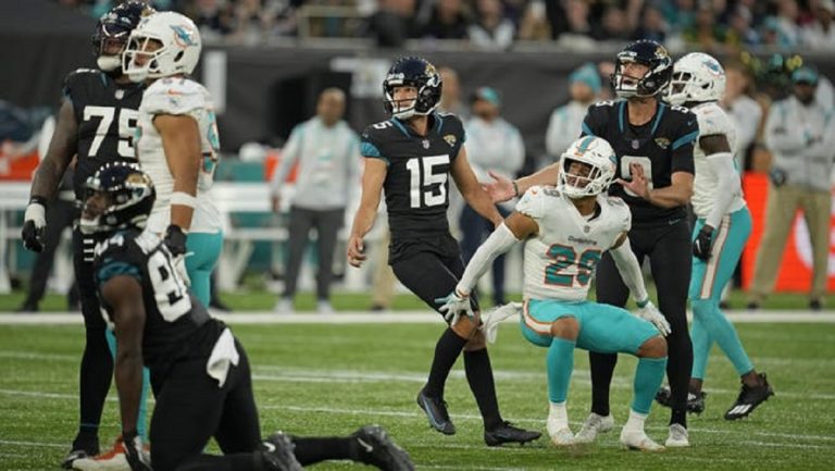 Dolphins_Jaguars_Football_7