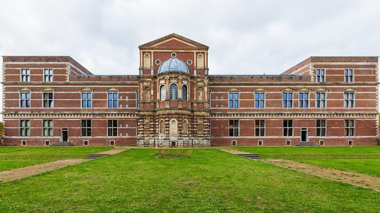 Schloss Jülich, Ostflügel mit Schlosskapelle und Schlossgarten